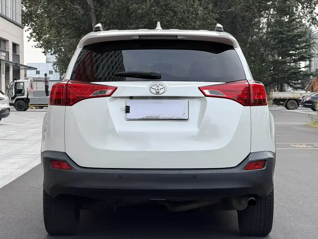 Toyota RAV4 — миниатюра 5