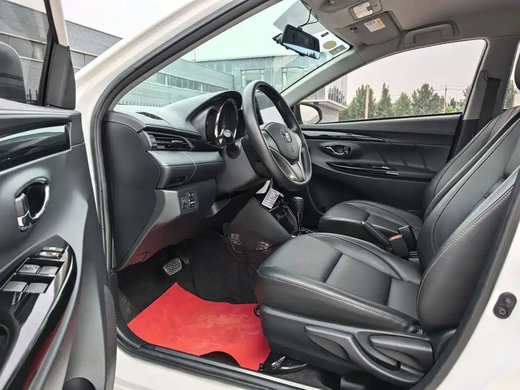 Toyota Yaris L — миниатюра 8