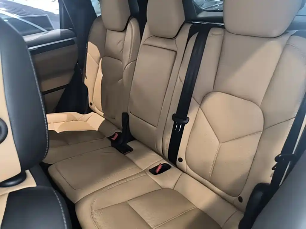 Porsche Cayenne — миниатюра 17