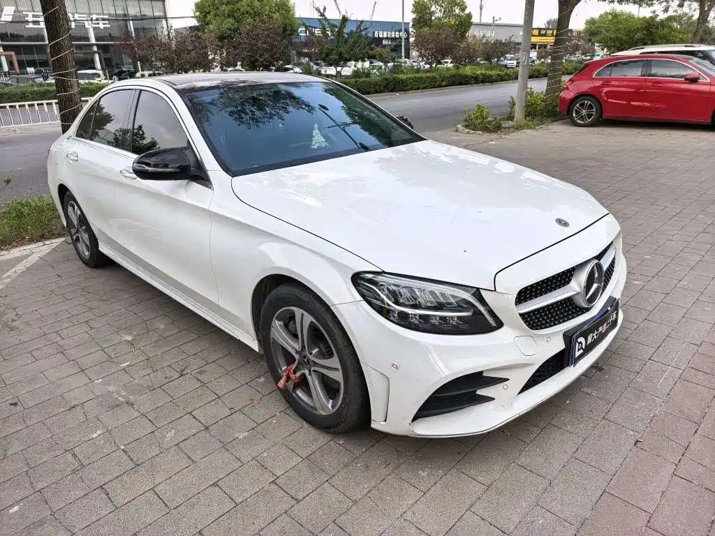 Mercedes-Benz C-Class — миниатюра 3