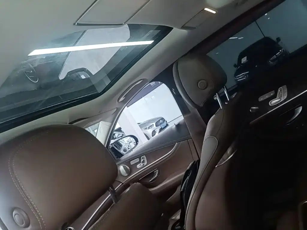 Mercedes-Benz E-Class — миниатюра 18