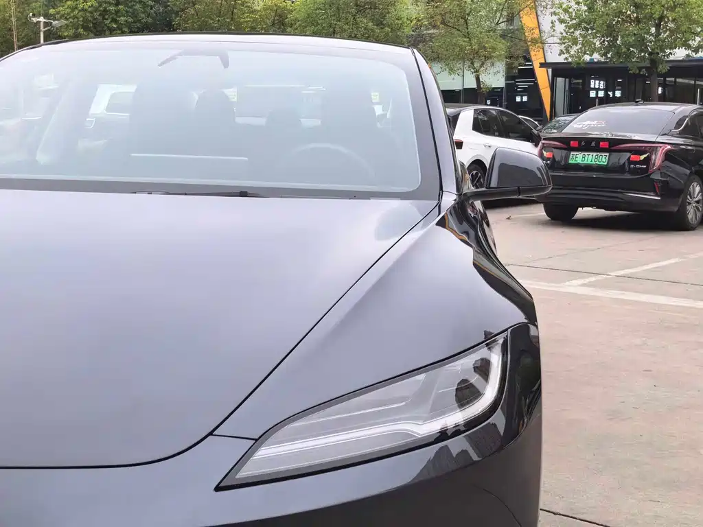 Tesla Model 3 — миниатюра 5