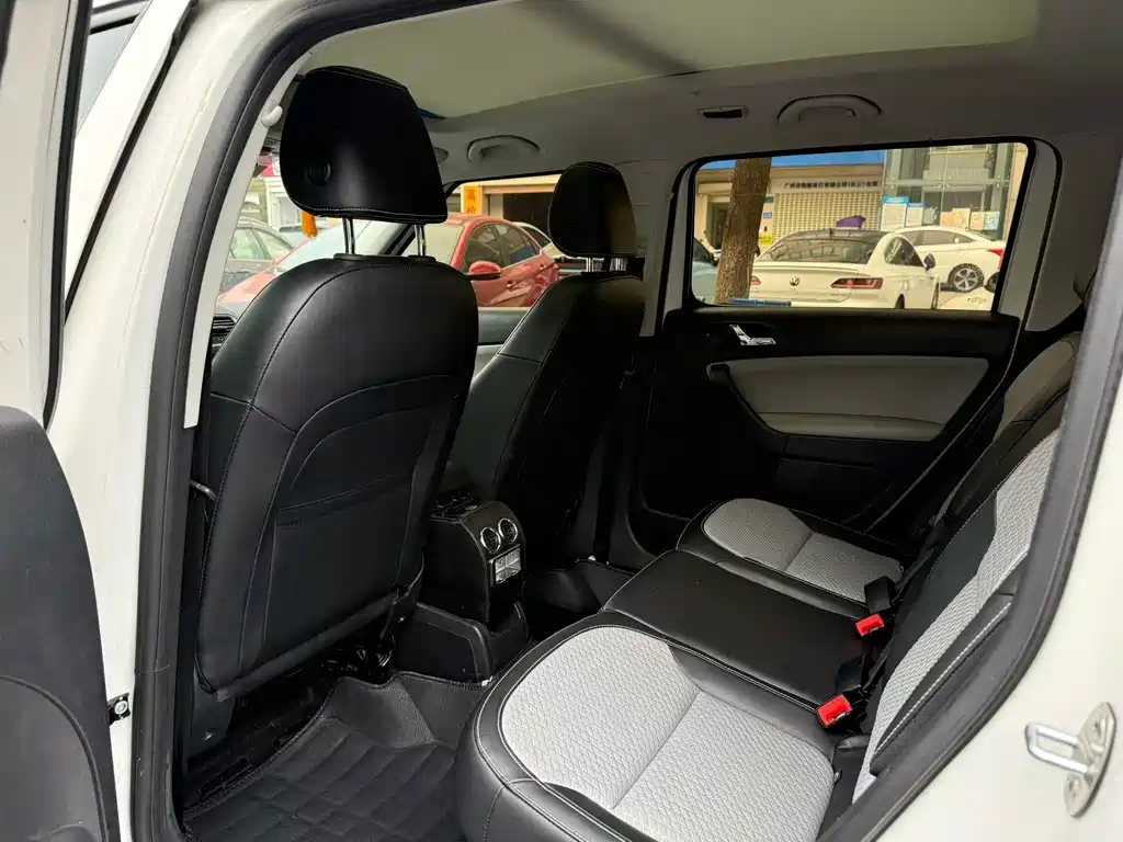 Skoda Yeti — миниатюра 6