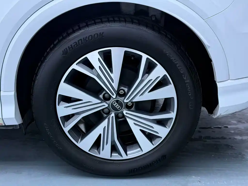 Audi Q4 e-tron — миниатюра 17