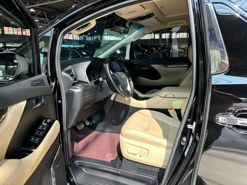 Toyota Vellfire — миниатюра 6
