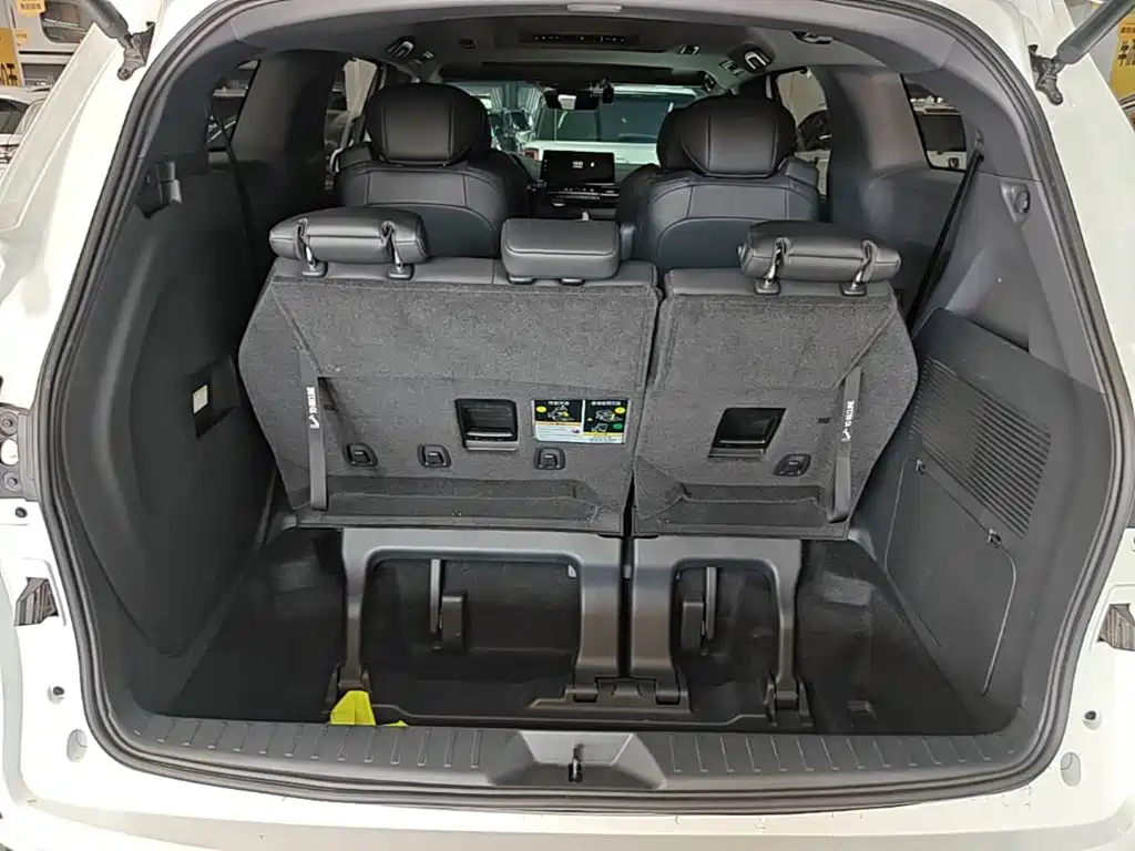 Toyota Sienna — миниатюра 19