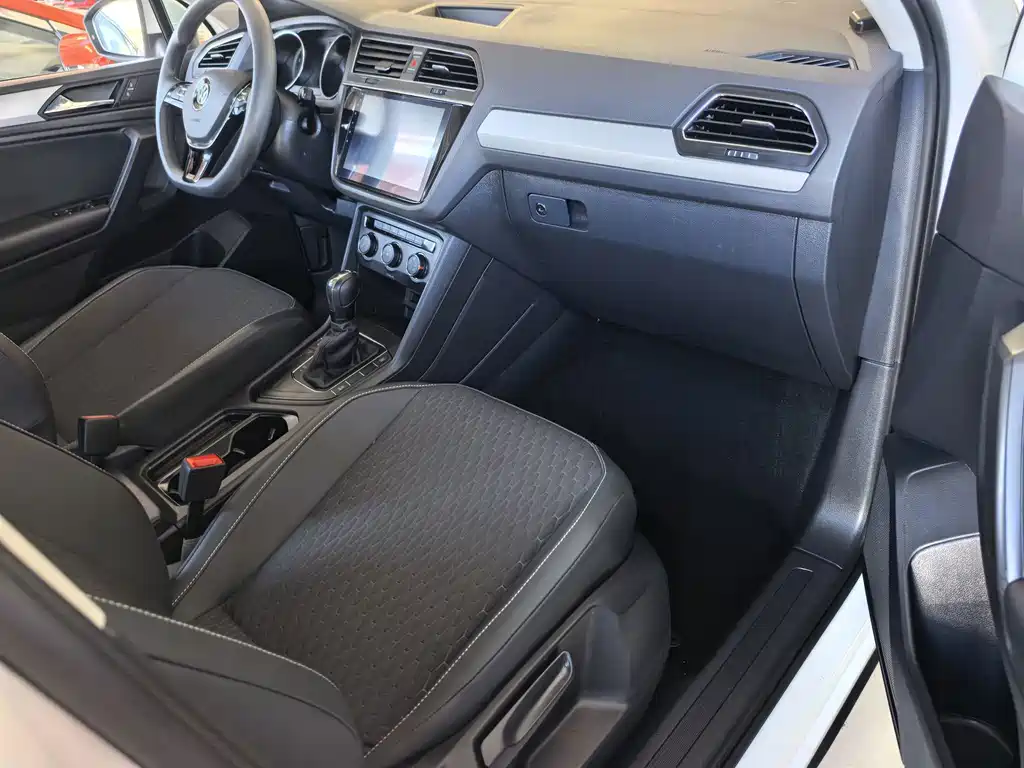Volkswagen Tiguan L — миниатюра 9