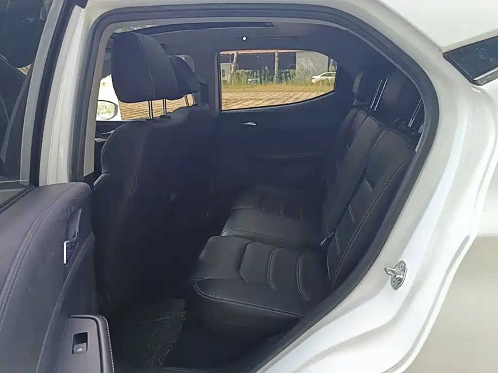 BYD Yuan EV — миниатюра 17