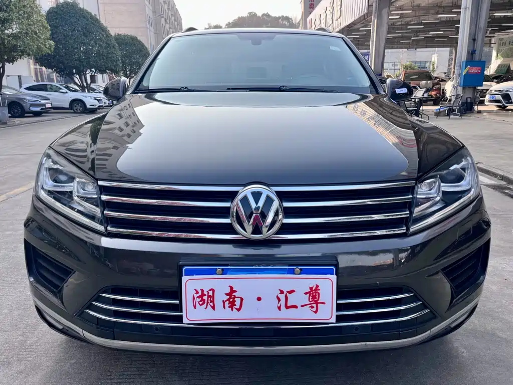 VOLKSWAGEN TOUAREG