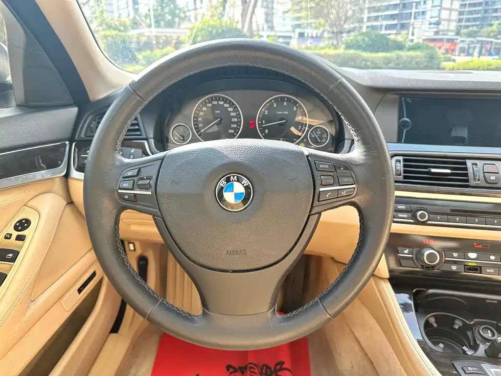 BMW 5 Series — миниатюра 8