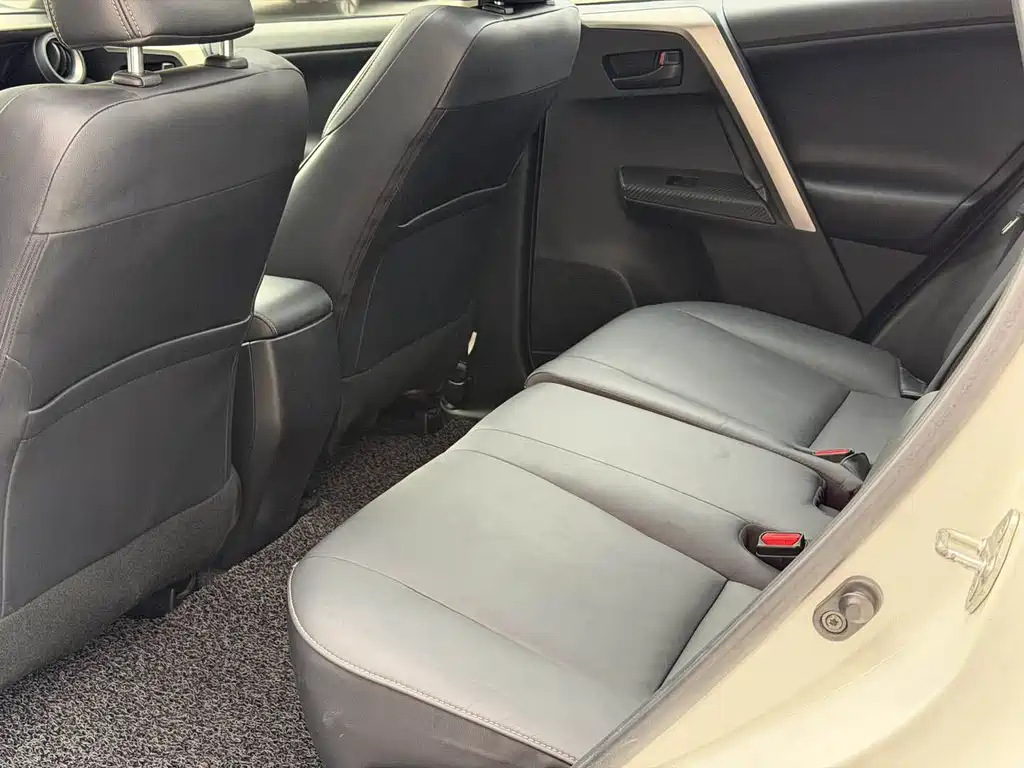 Toyota RAV4 — миниатюра 11