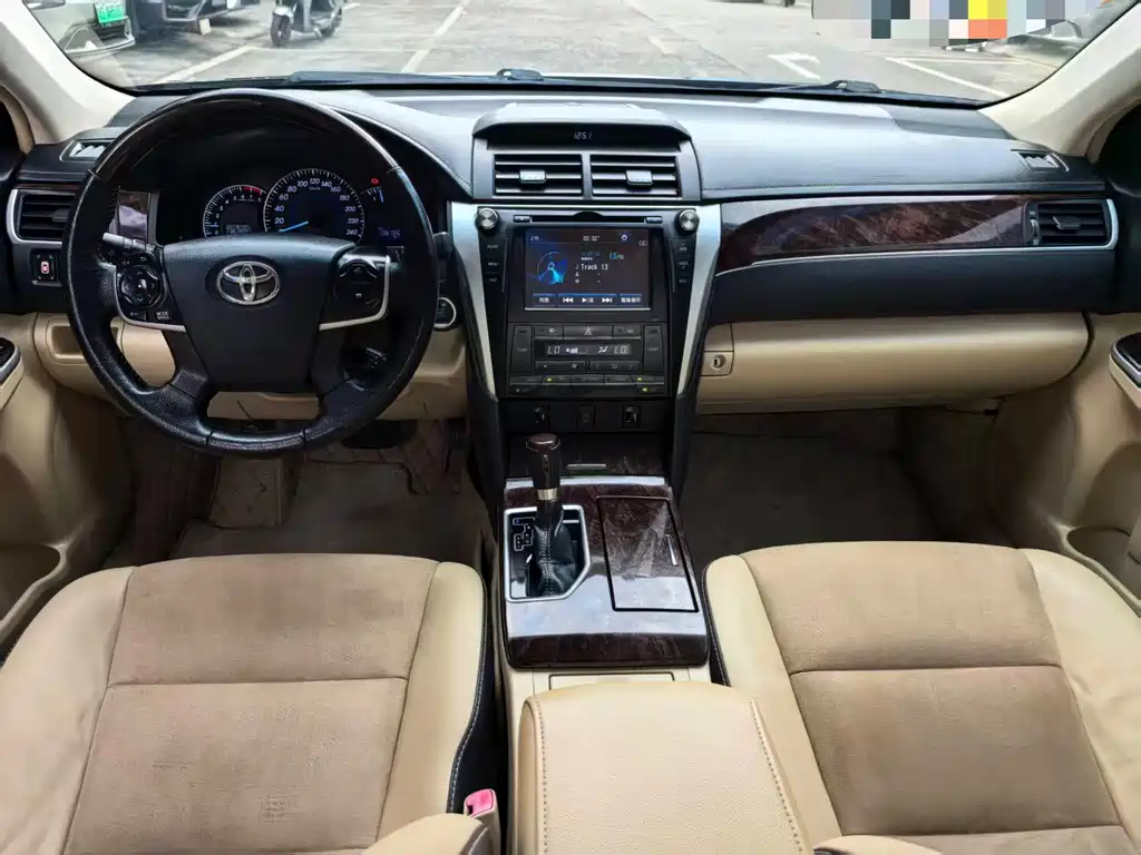 Toyota Camry — миниатюра 8