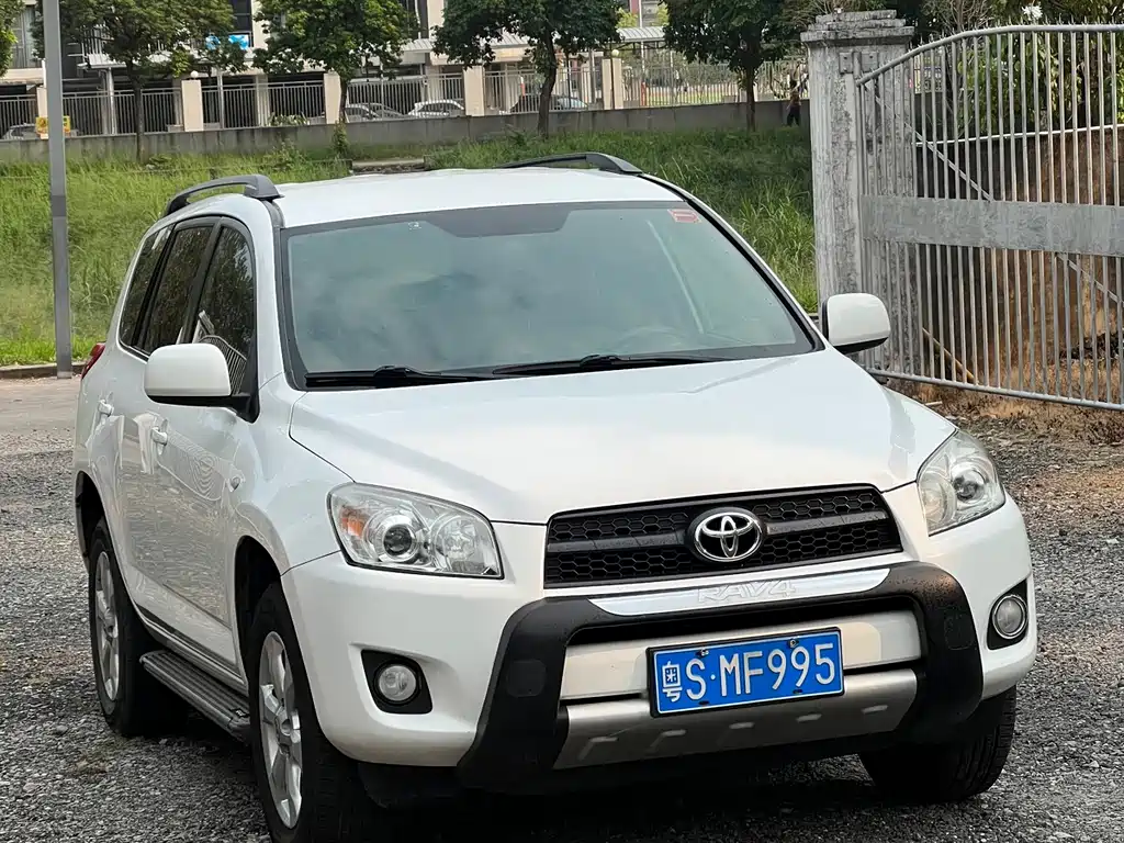 Toyota RAV4 — миниатюра 3