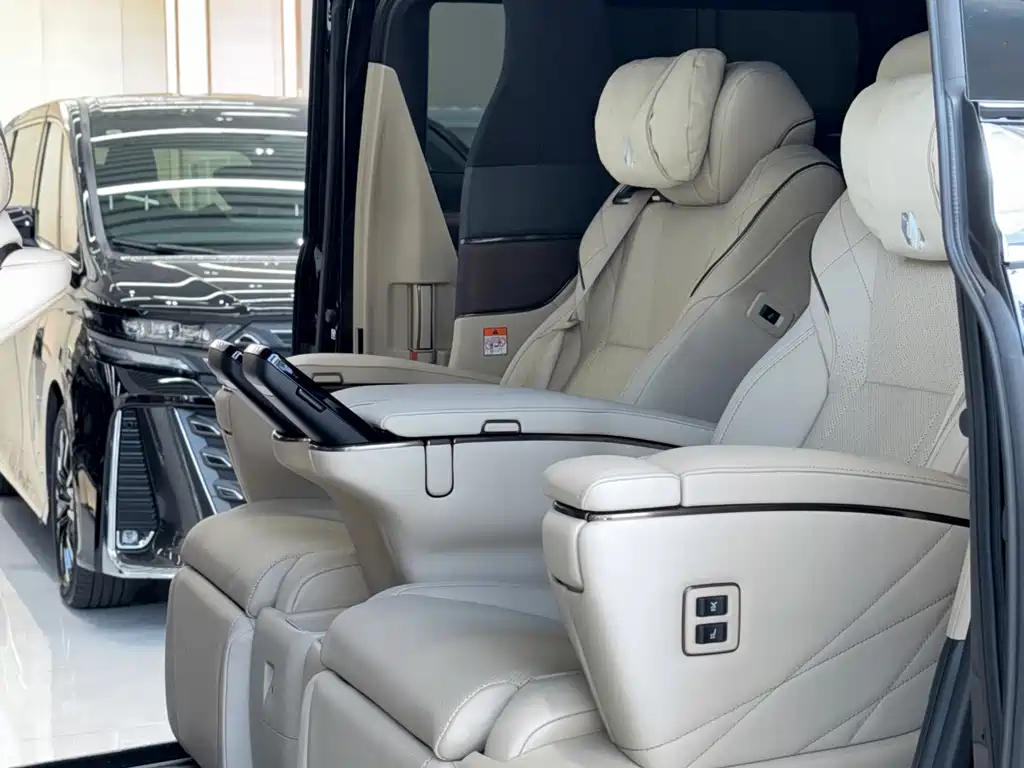 Toyota Alphard — миниатюра 5