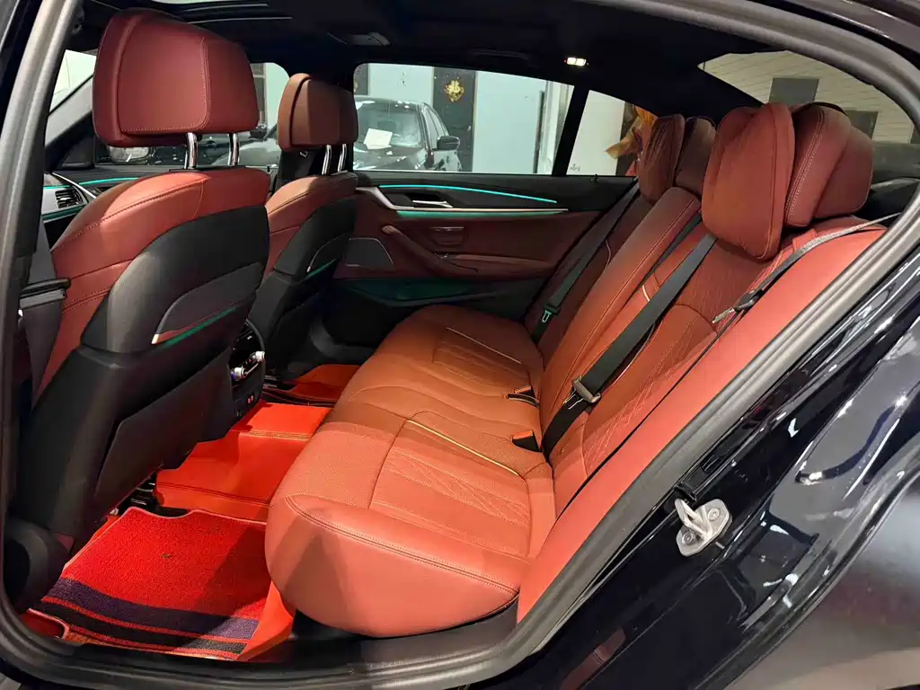 BMW 5 Series — миниатюра 4