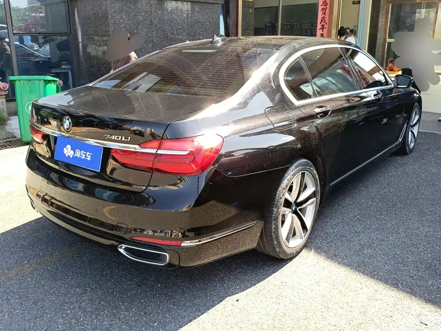 BMW 7 Series — миниатюра 3
