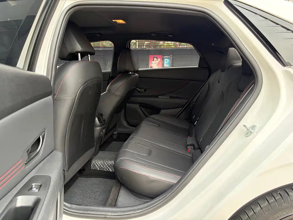 Hyundai Elantra — миниатюра 9