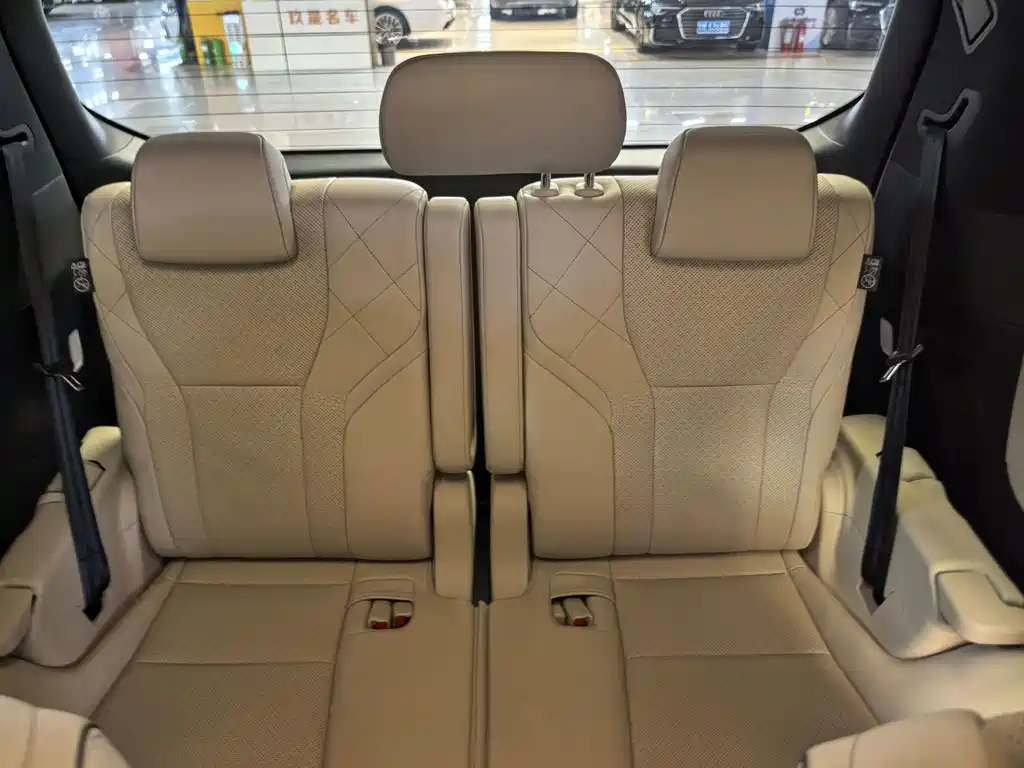 Toyota Alphard — миниатюра 7