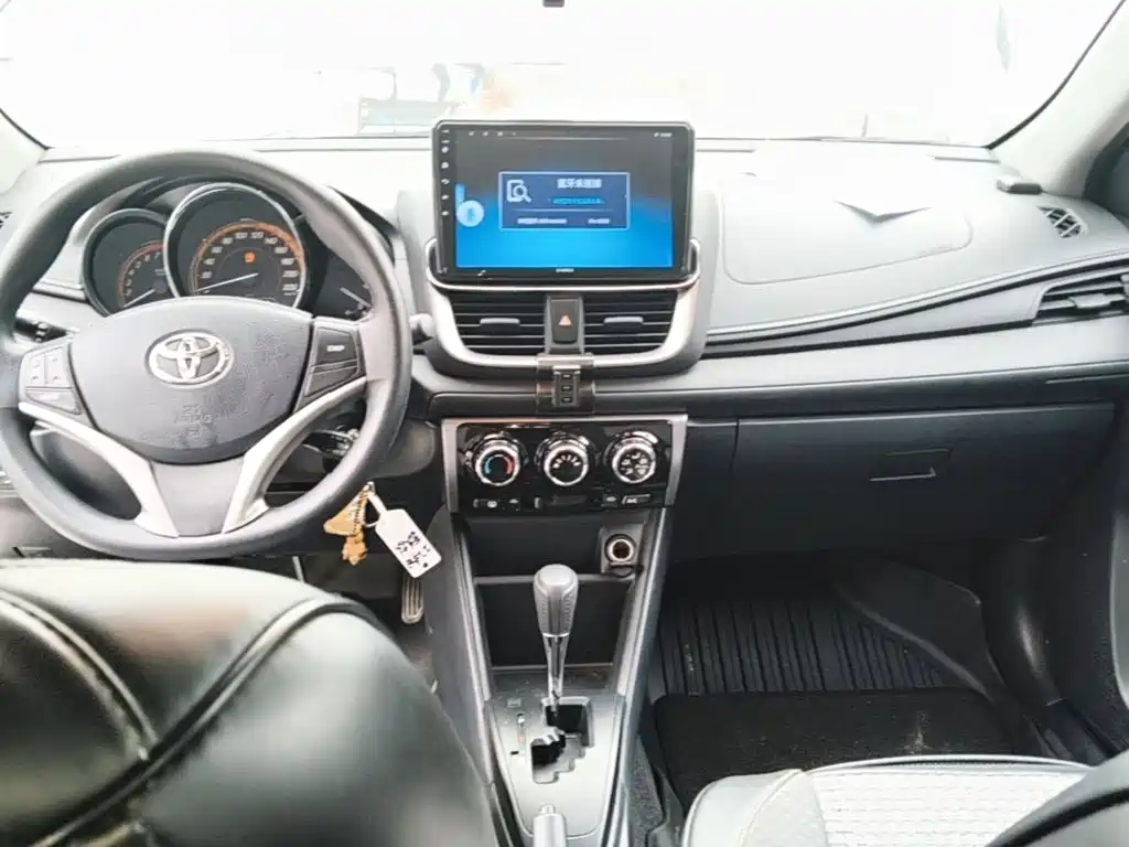 Toyota Yaris L — миниатюра 10