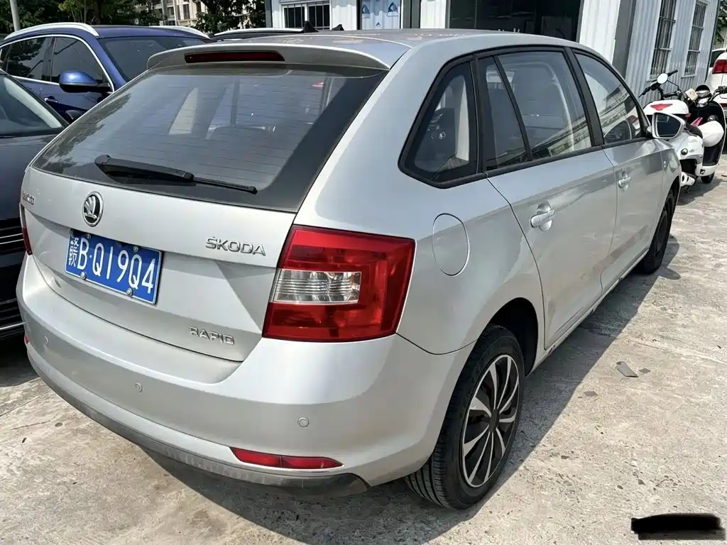 Skoda Rapid Spaceback — миниатюра 9