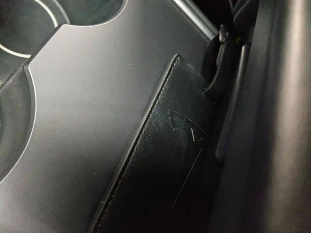Tesla Model Y — миниатюра 9