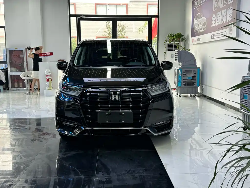 Honda Elysion 2.0L e:HEV Luxury Edition, фото 2