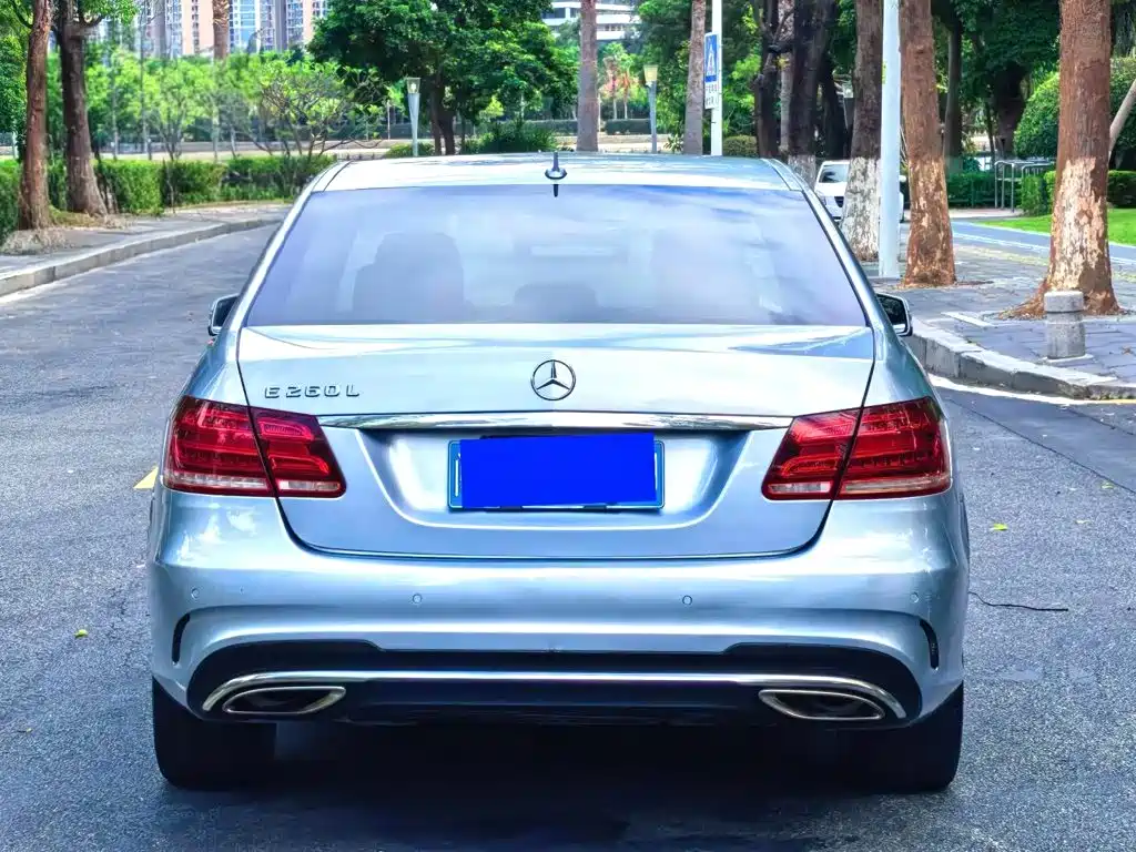 Mercedes-Benz E-Class — миниатюра 6