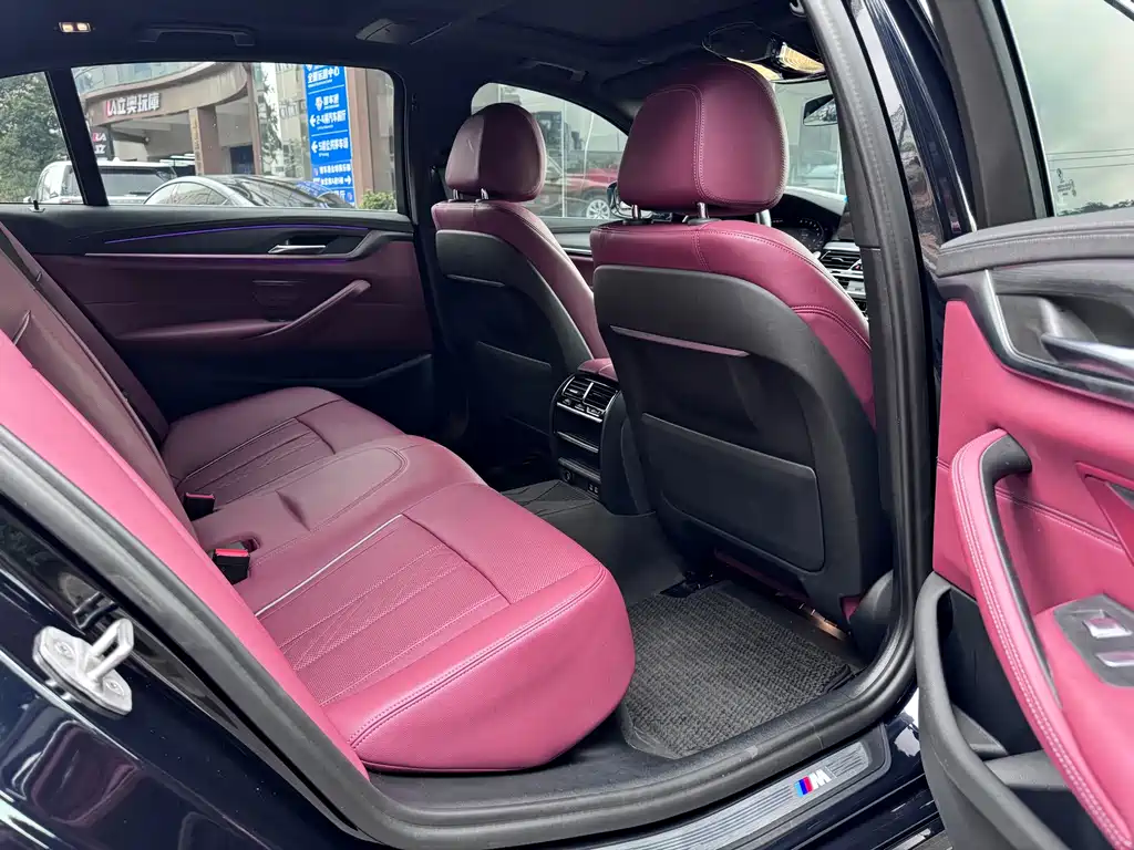 BMW 5 Series — миниатюра 12