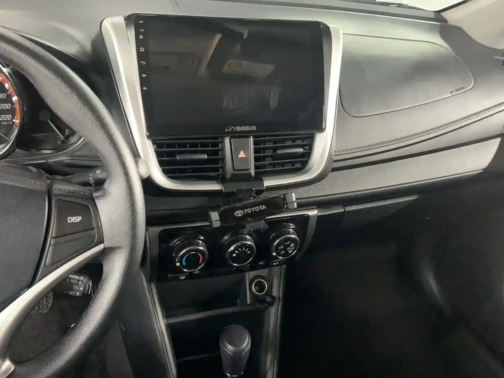 Toyota Yaris L — миниатюра 4