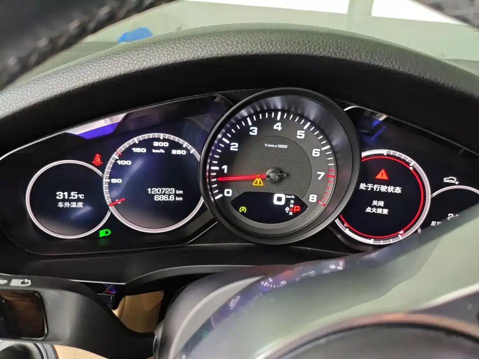 Porsche Cayenne — миниатюра 7
