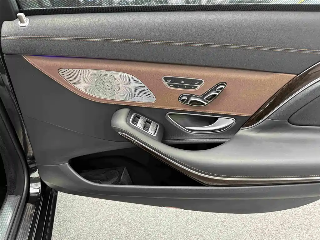 Mercedes-Benz S-Class — миниатюра 13