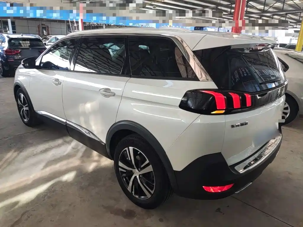 Peugeot 5008 — миниатюра 5