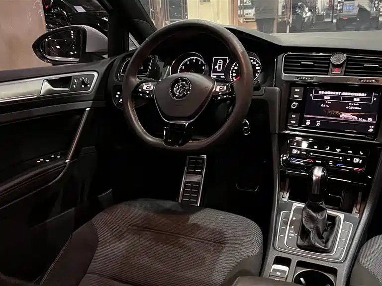 Volkswagen Golf — миниатюра 18