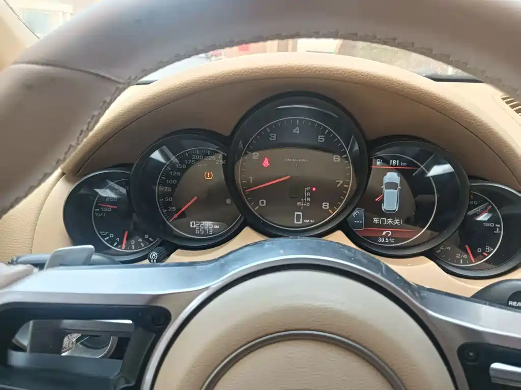 Porsche Cayenne — миниатюра 11