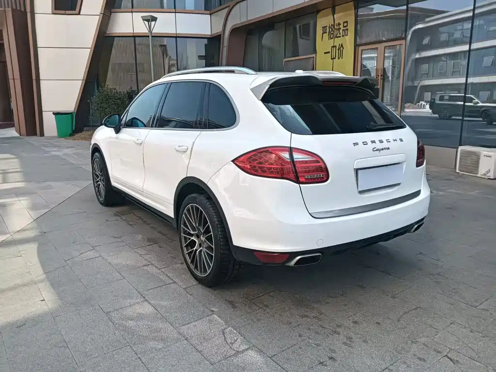 Porsche Cayenne — миниатюра 5