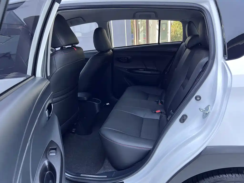 Toyota Yaris L — миниатюра 13