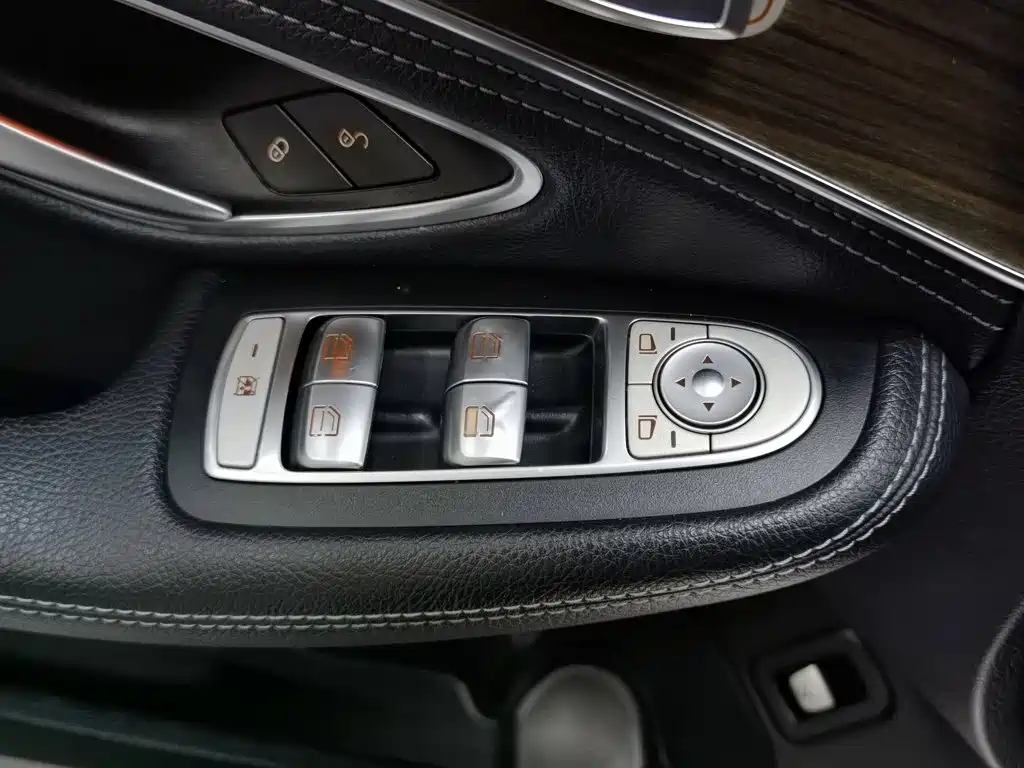 Mercedes-Benz C-Class — миниатюра 9