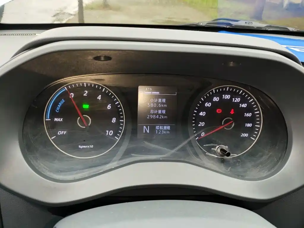 Wuling Yangguang — миниатюра 12