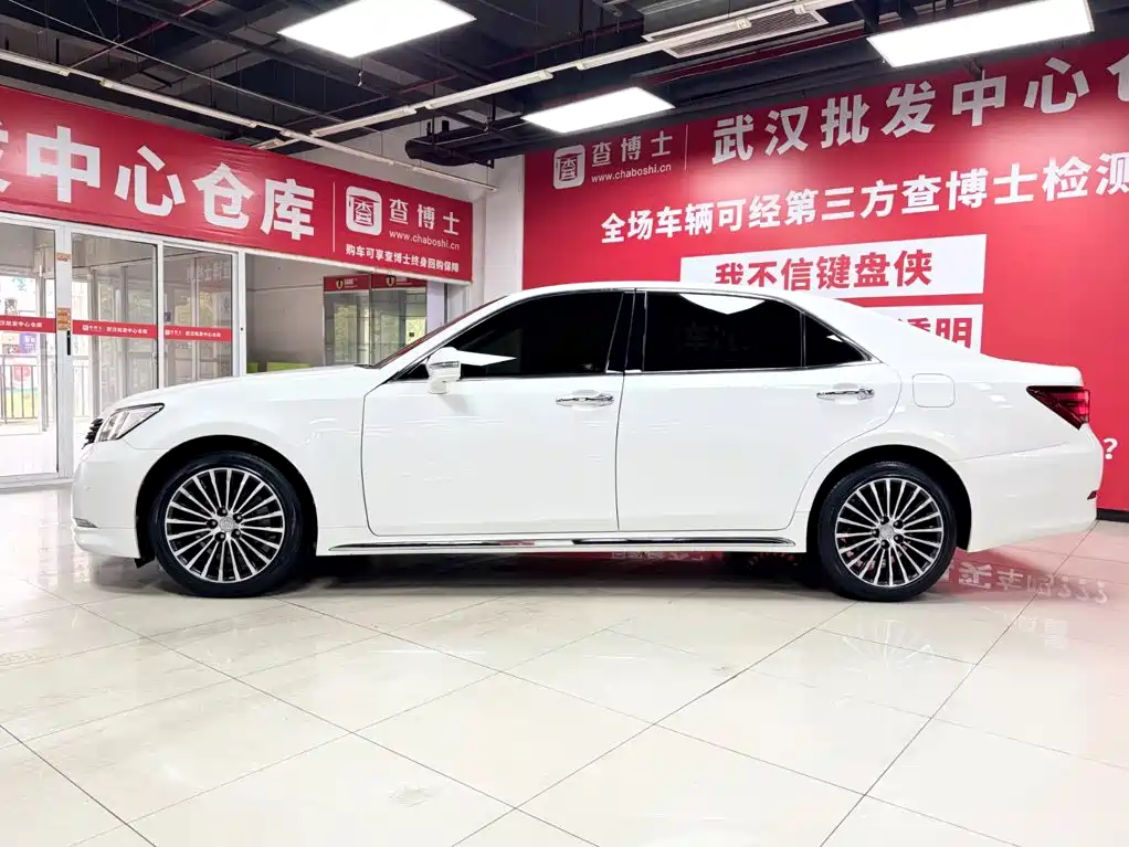 Toyota Crown — миниатюра 4