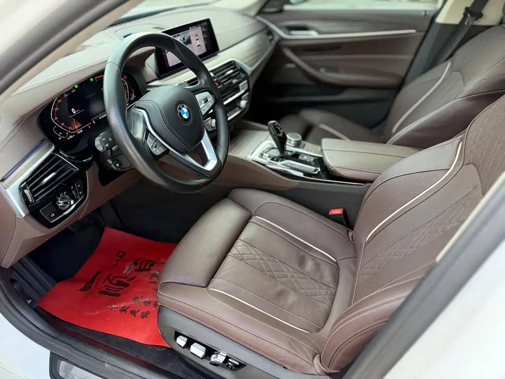 BMW 5 Series — миниатюра 8