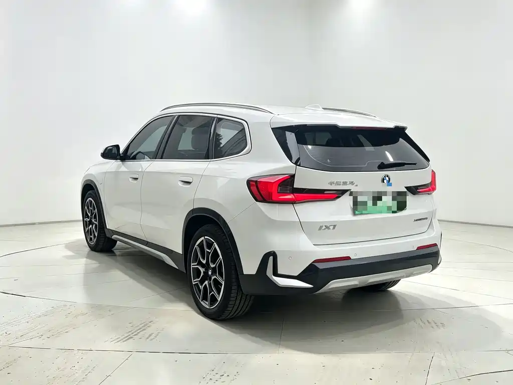 BMW iX1 — миниатюра 8