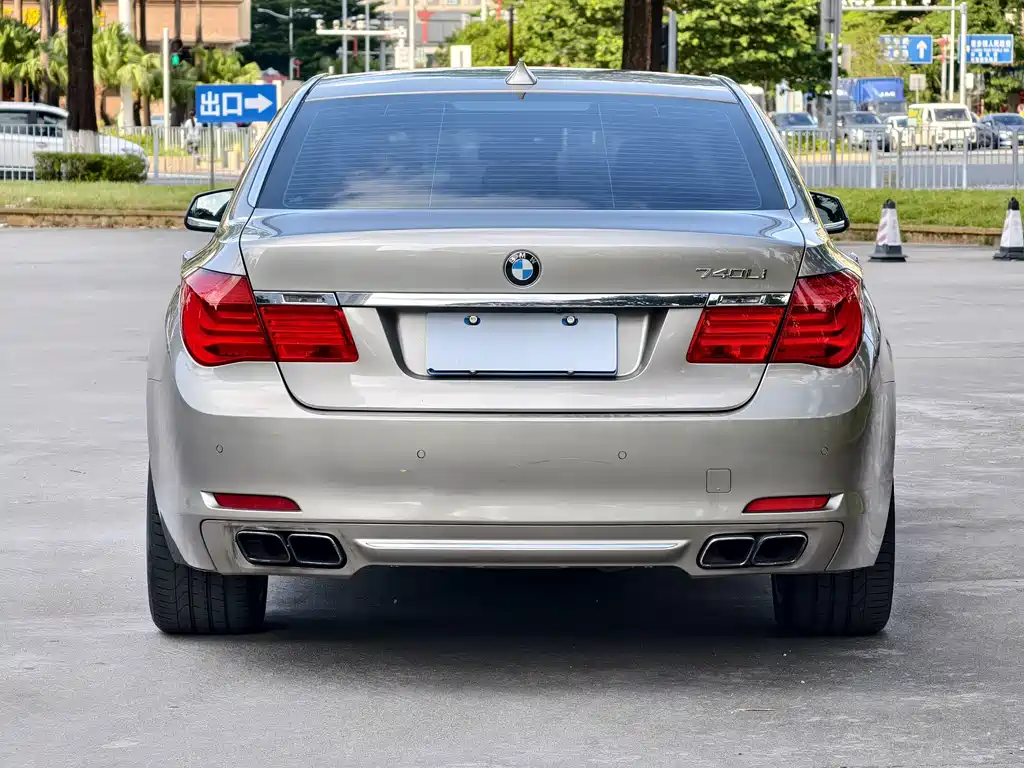 BMW 7 Series — миниатюра 18