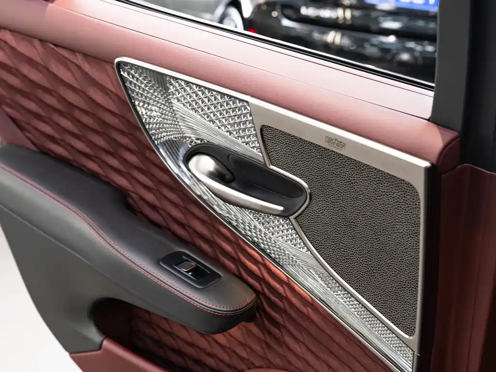 Lexus LS — миниатюра 18