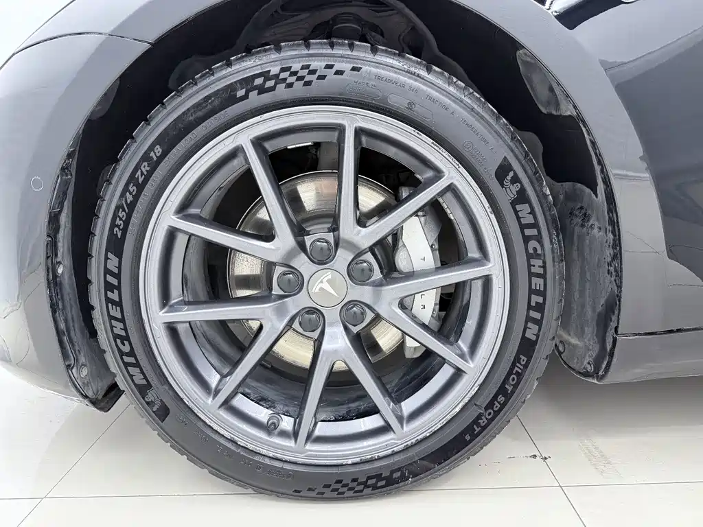 Tesla Model 3 — миниатюра 18