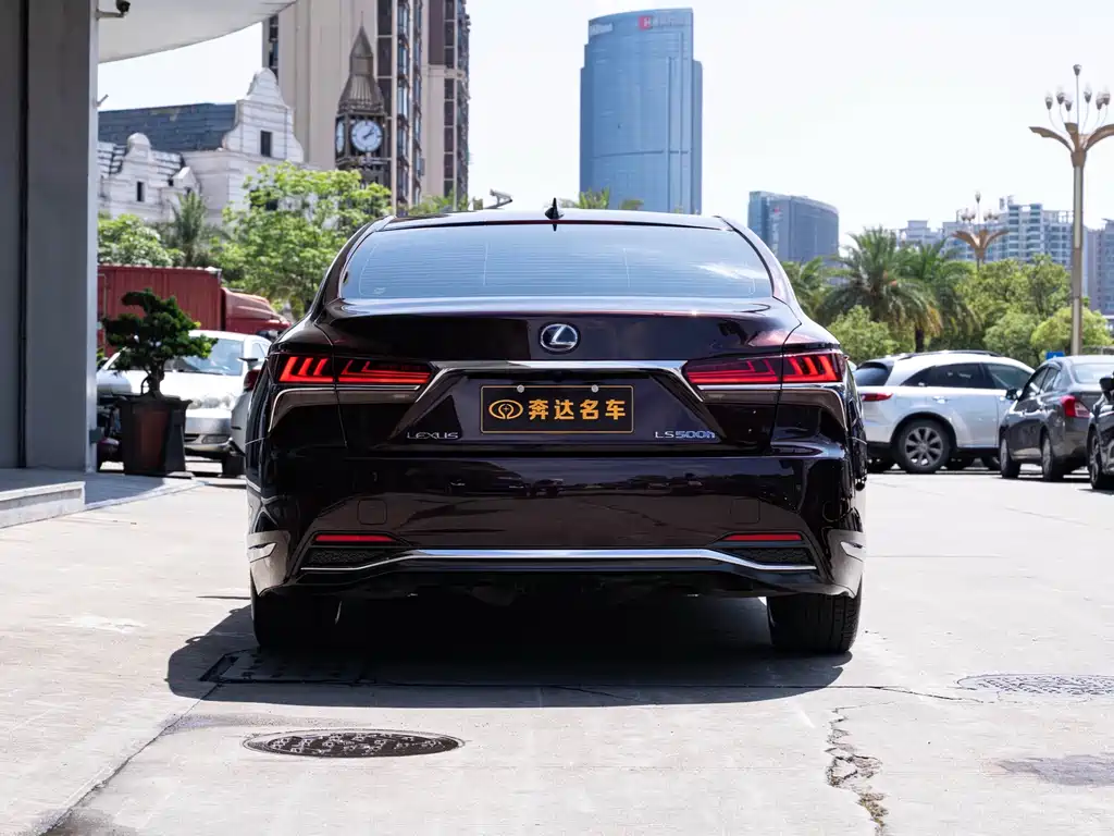 Lexus LS — миниатюра 5