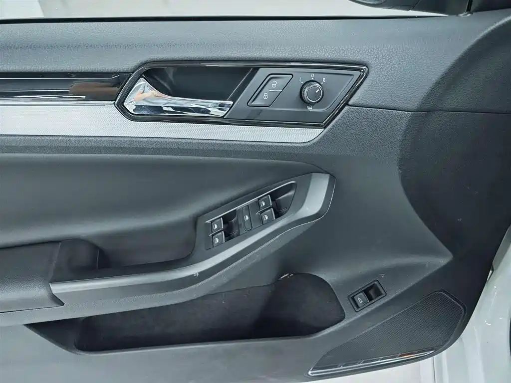Volkswagen Sagitar — миниатюра 7