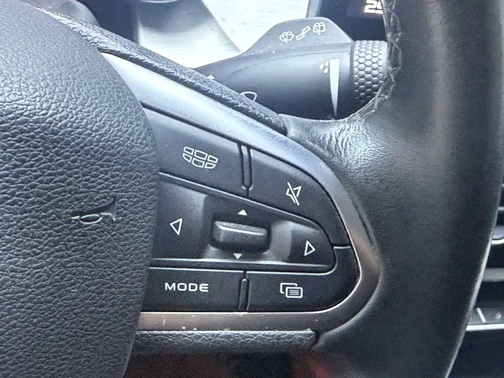Geely Binyue — миниатюра 12