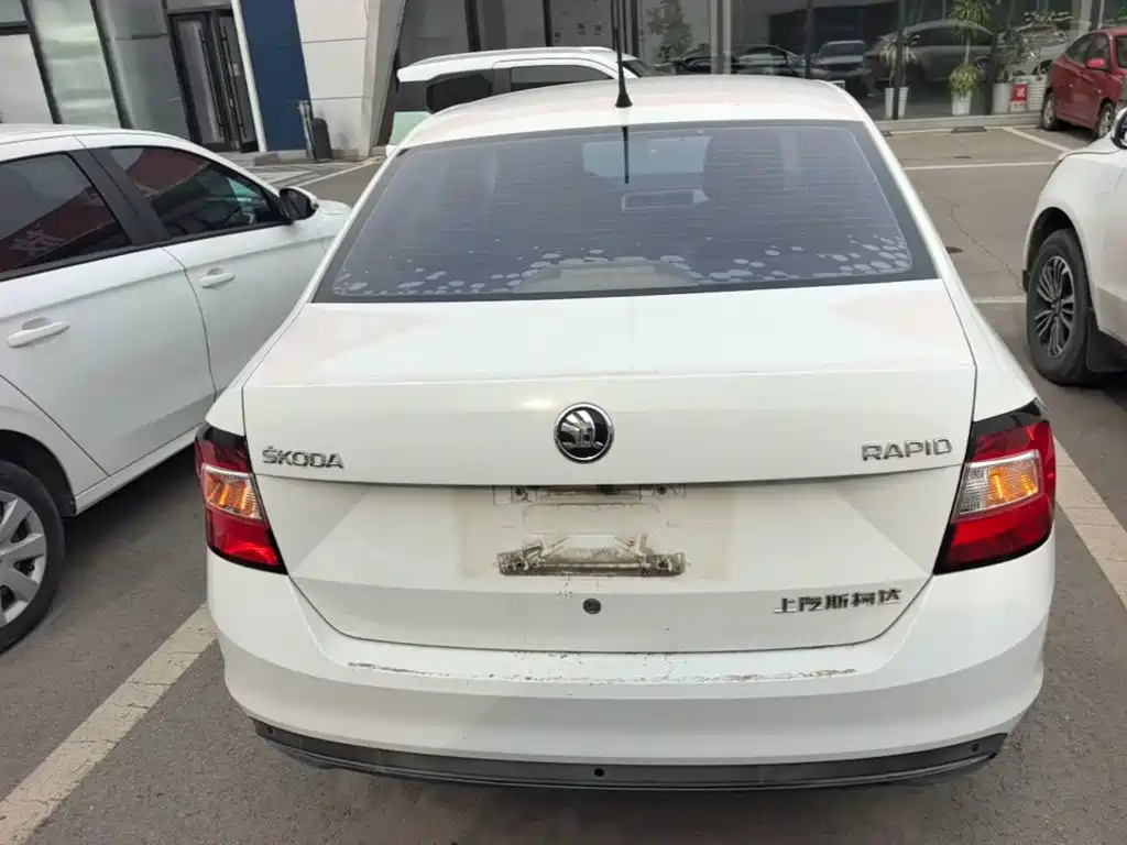 Skoda Rapid — миниатюра 6