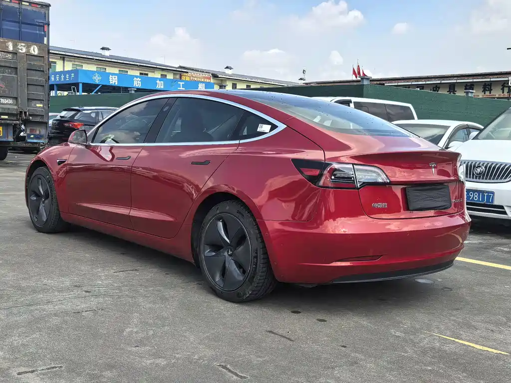 Tesla Model 3 — миниатюра 6