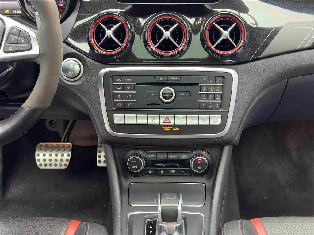 MERCEDES-BENZ GLA AMG